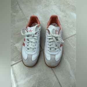 Adidas SAMBA - Women size 7. Only worn a couple of times.